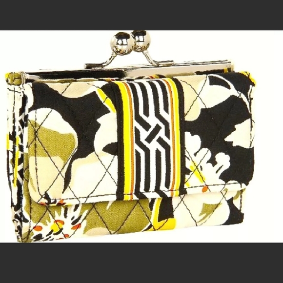 VERY VERA BRADLEY Cassidy & Wallet in Dogwood unique Beautifully clean - Picture 15 of 17